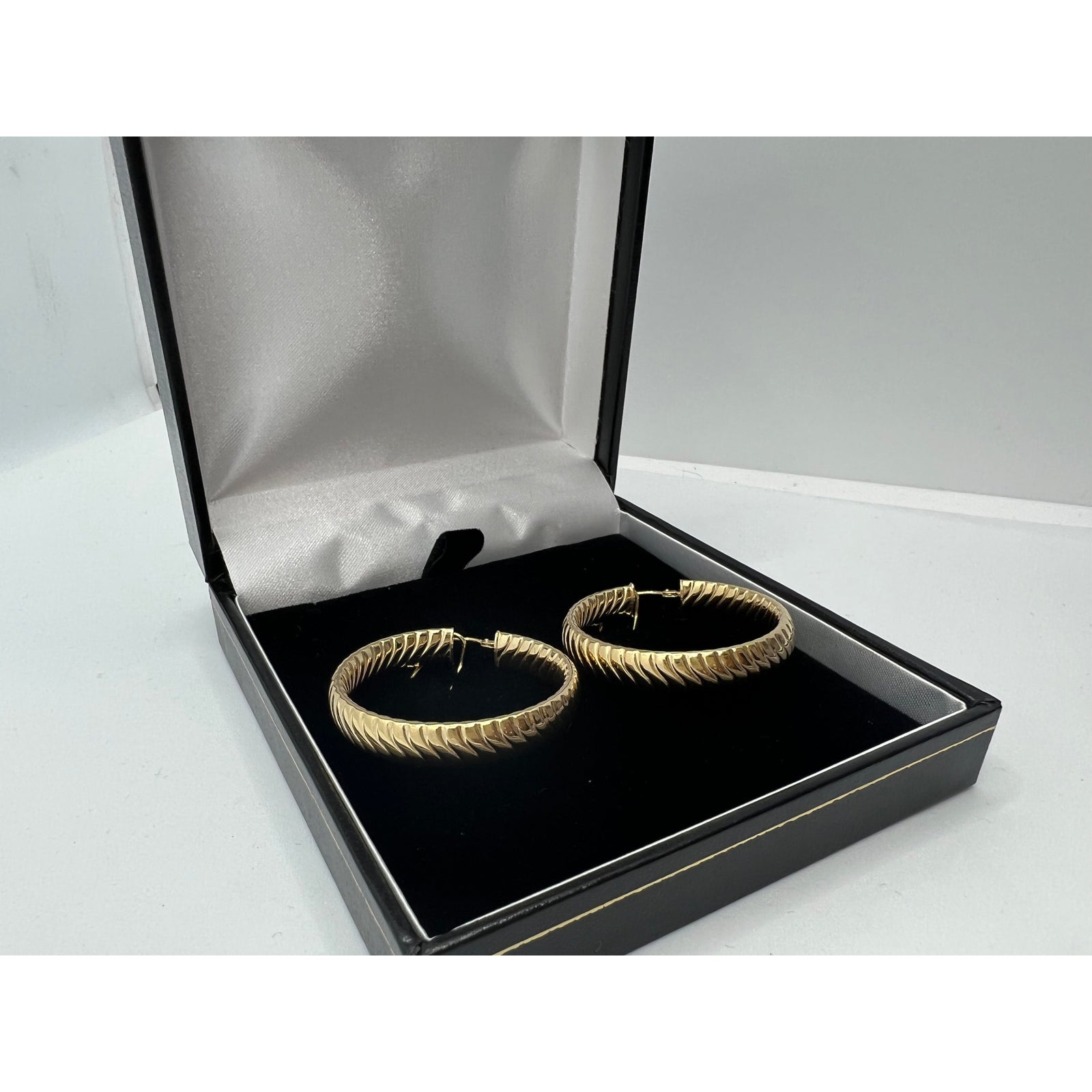 9ct Gold Medium 35mm Ribbed Hoop Earrings- BARRETT JEWELLERY
